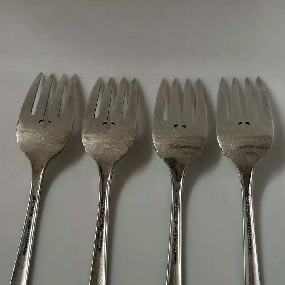 4pc Oneida Royal York Silverplate Salad Fork 6 1/2” Tudor Community 1937